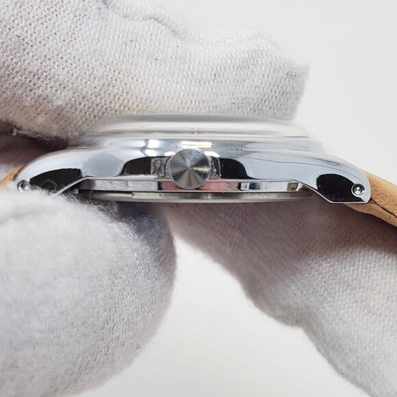 Disney X Lorus Mickey Mouse Vintage Watch with Tan Band - Picture 5 of 14